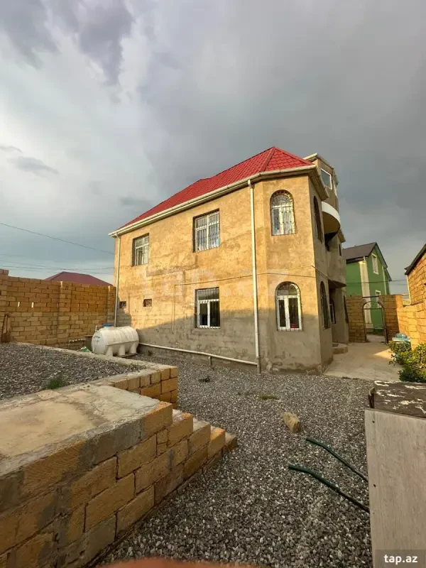 Satılır 5 otaqlı həyət evi 150 m²