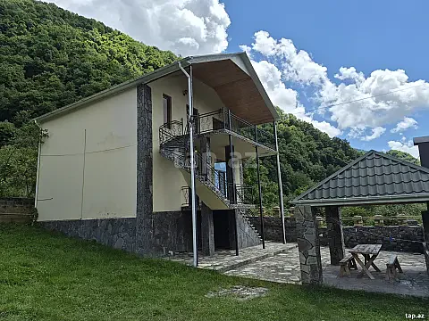 Kirayə verilir 4 otaqlı həyət evi 120 m² — Qax 4 otaq 120.00 m²