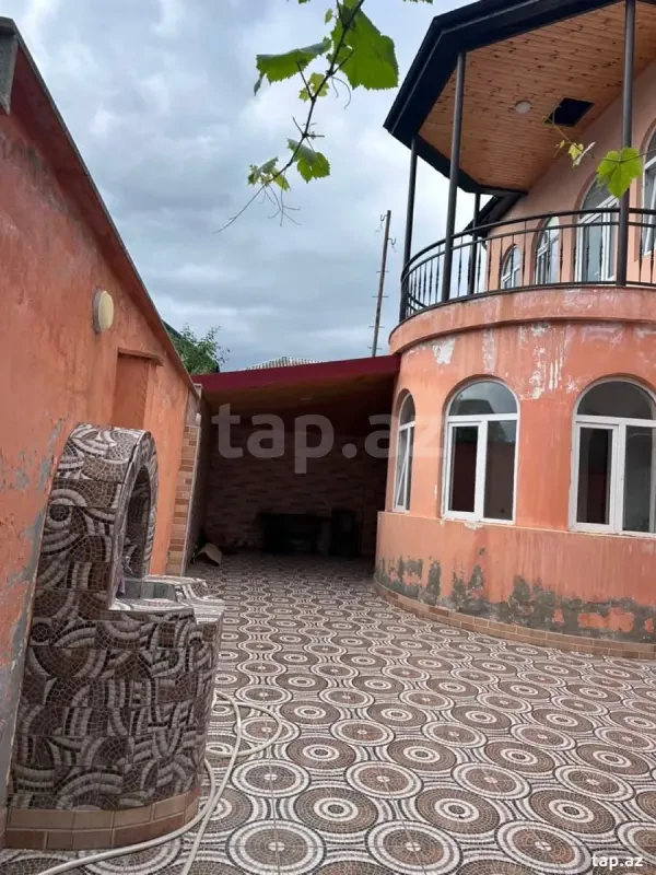 Satılır 5 otaqlı həyət evi 200 m²
