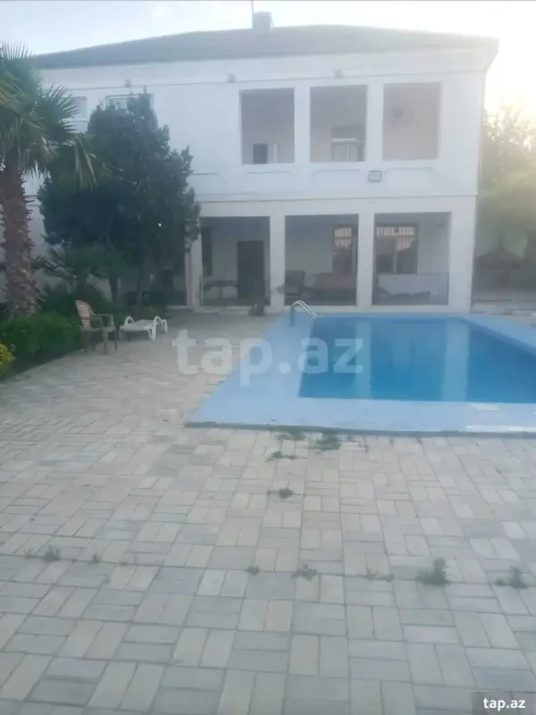 Kirayə verilir 8 otaqlı həyət evi 300 m²