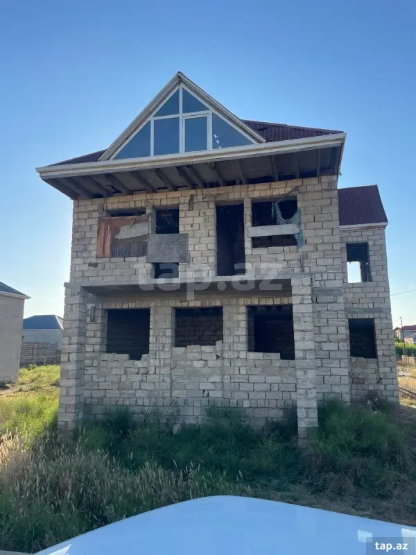 Satılır 5 otaqlı həyət evi 200 m²