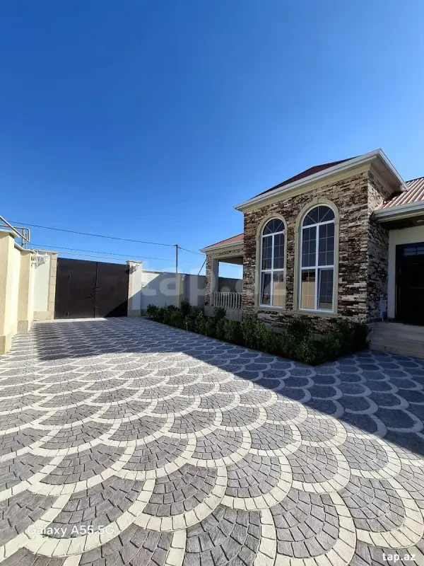 Satılır 4 otaqlı həyət evi 350 m²