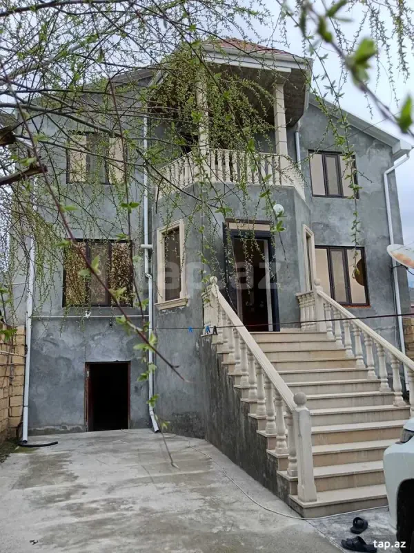 Satılır 5 otaqlı həyət evi 200 m²