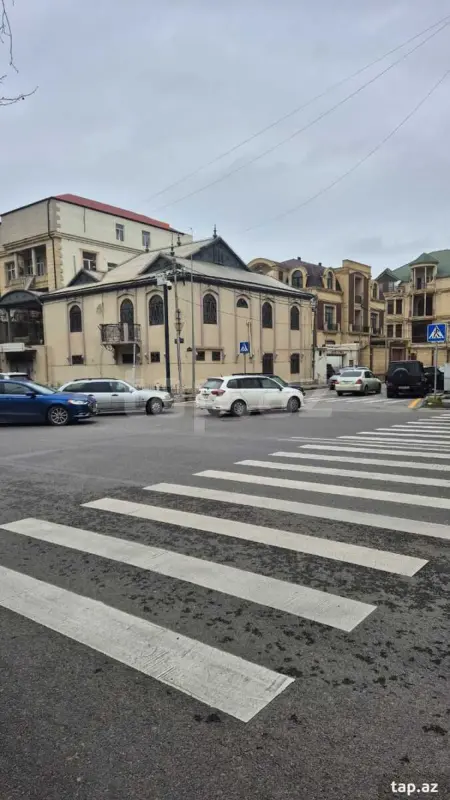 Kirayə verilir 9 otaqlı həyət evi 400 m²