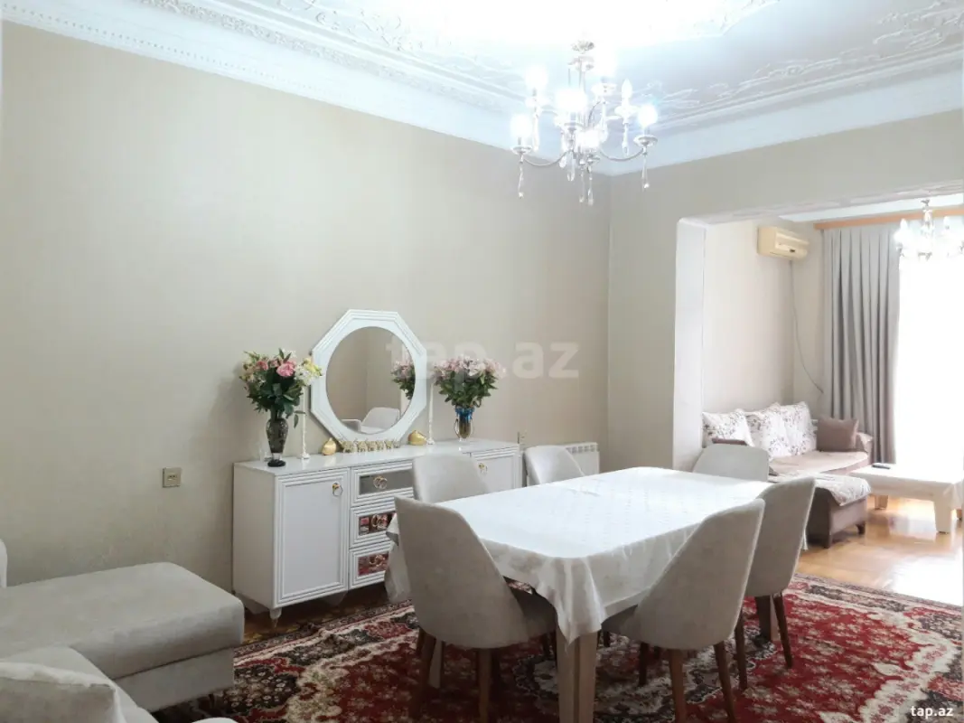 Satılır 4 otaqlı mənzil 135 m²