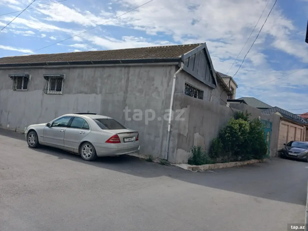 Satılır 5 otaqlı həyət evi 140 m²