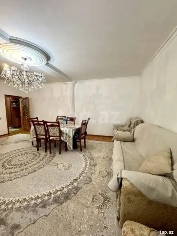 Satılır 5 otaqlı mənzil 130 m²