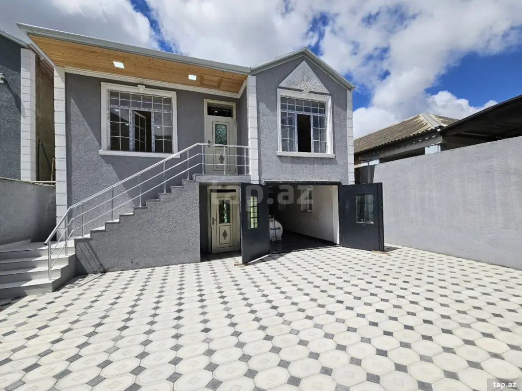 Satılır 5 otaqlı həyət evi 240 m²
