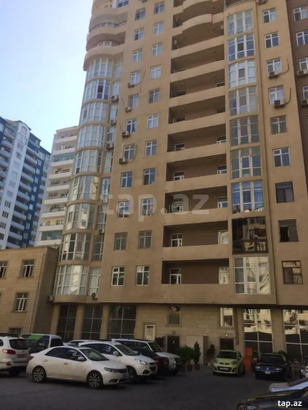 Kirayə verilir 4 otaqlı yeni tikili 180 m²