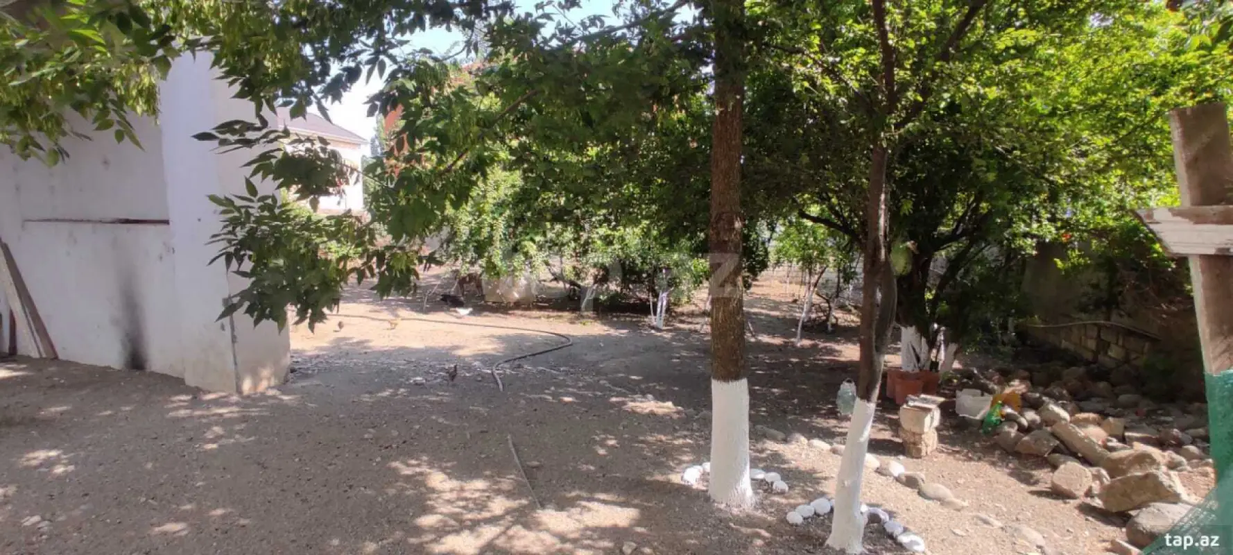 Satılır 9 otaqlı həyət evi 300 m²