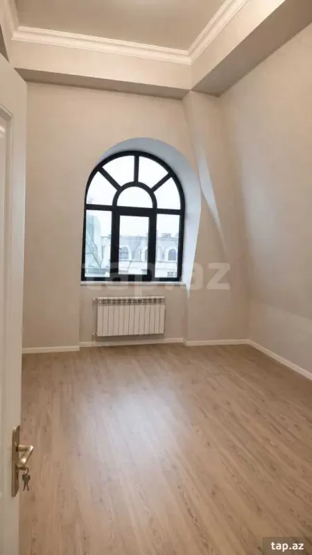 Satılır 2 otaqlı yeni tikili 72 m²