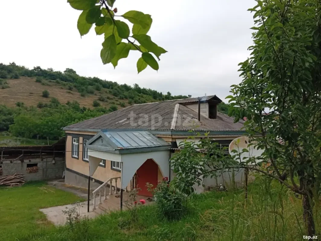Satılır 4 otaqlı həyət evi 150 m²