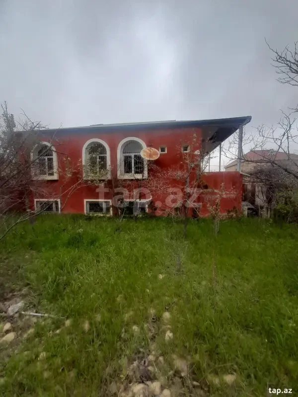 Satılır 4 otaqlı həyət evi 300 m²