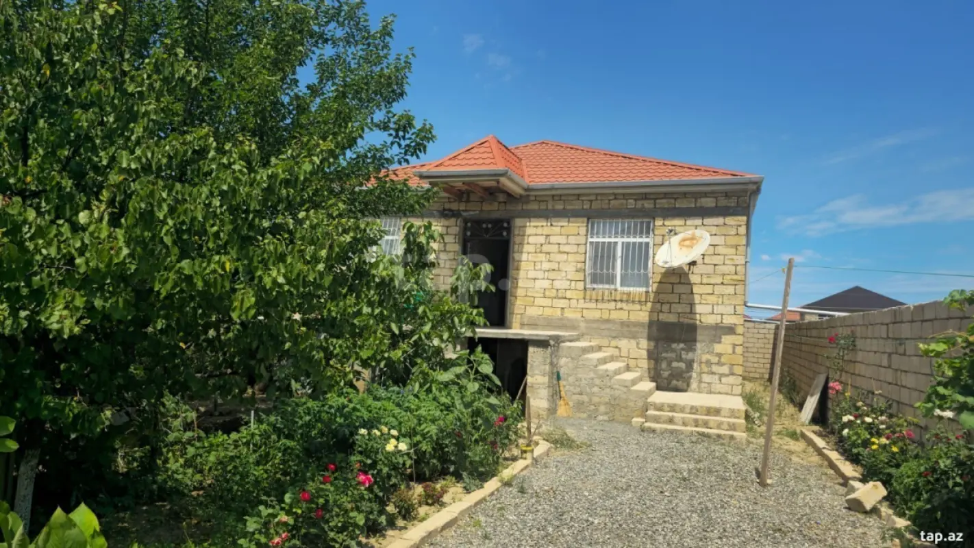 Satılır 4 otaqlı həyət evi 140 m²