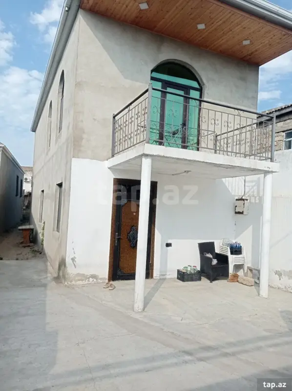 Satılır 8 otaqlı həyət evi 200 m²