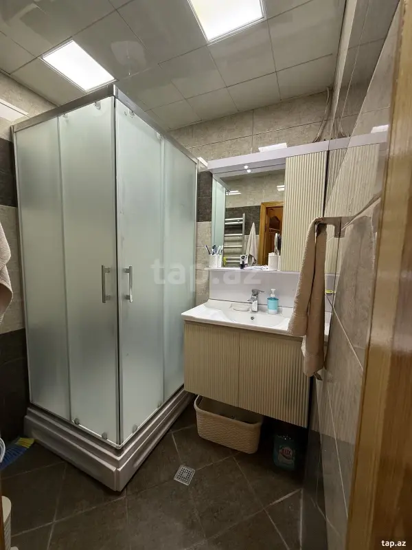 Satılır 5 otaqlı mənzil 115 m²