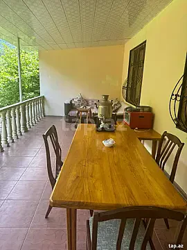 Satılır 3 otaqlı həyət evi 140 m² — Qax 3 otaq 140.00 m²
