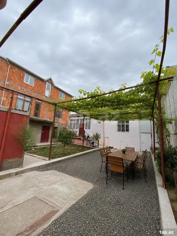 Satılır 7 otaqlı həyət evi 180 m²
