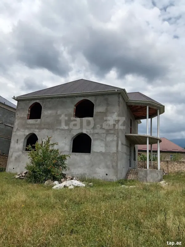 Satılır 6 otaqlı həyət evi 250 m²