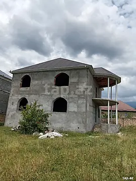 Satılır 6 otaqlı həyət evi 250 m² — Oğuz 6 otaq 250.00 m²