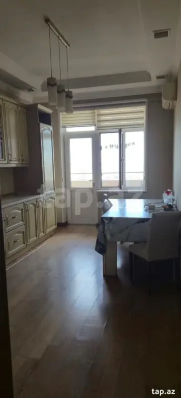 Kirayə verilir 2 otaqlı yeni tikili 78 m²