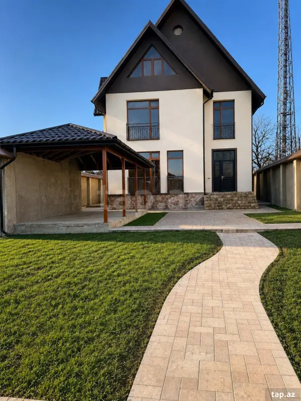 Satılır 8 otaqlı həyət evi 280 m²