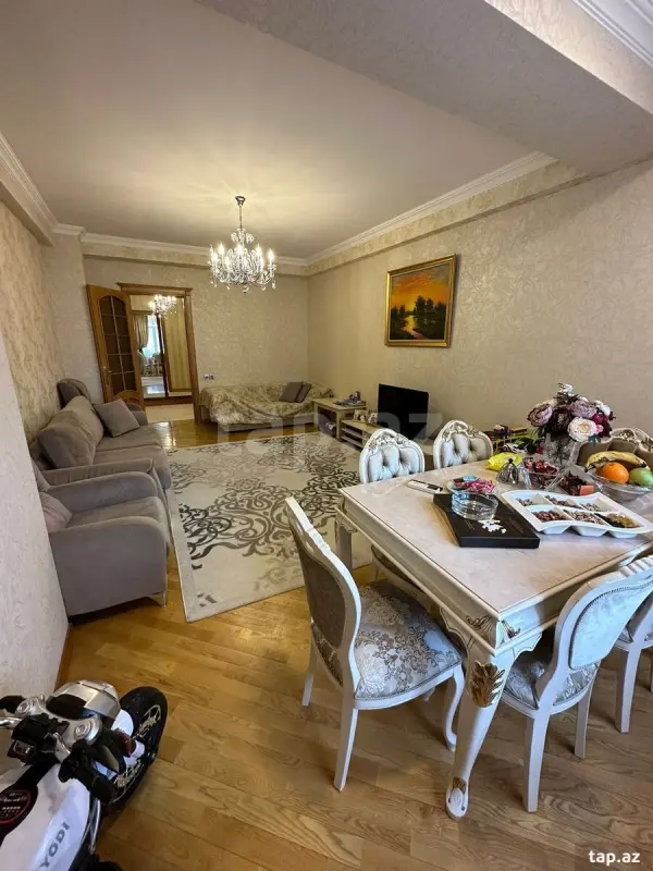 Kirayə verilir 3 otaqlı yeni tikili 130 m²