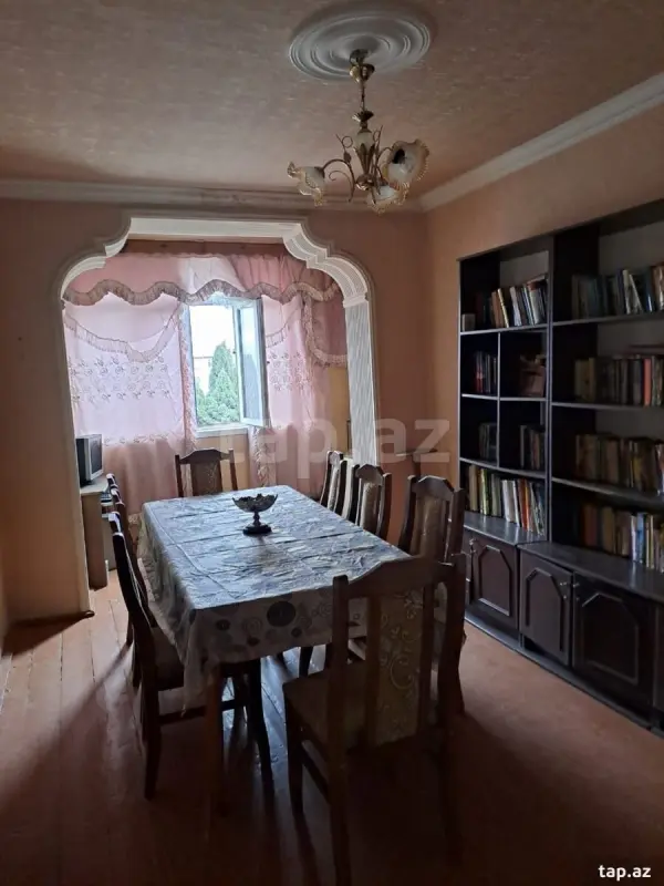 Satılır 4 otaqlı mənzil 132 m²