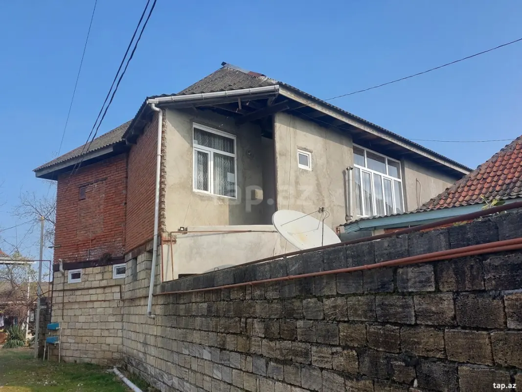 Satılır 4 otaqlı həyət evi 300 m²
