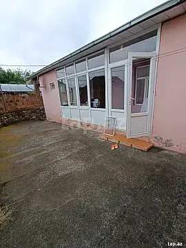 Satılır 3 otaqlı həyət evi 65 m² — Şəki 3 otaq 65.00 m²