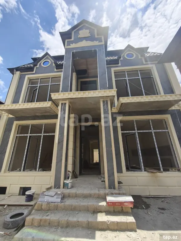 Satılır 7 otaqlı həyət evi 240 m²