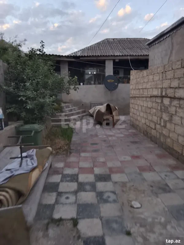Satılır 4 otaqlı həyət evi 100 m²
