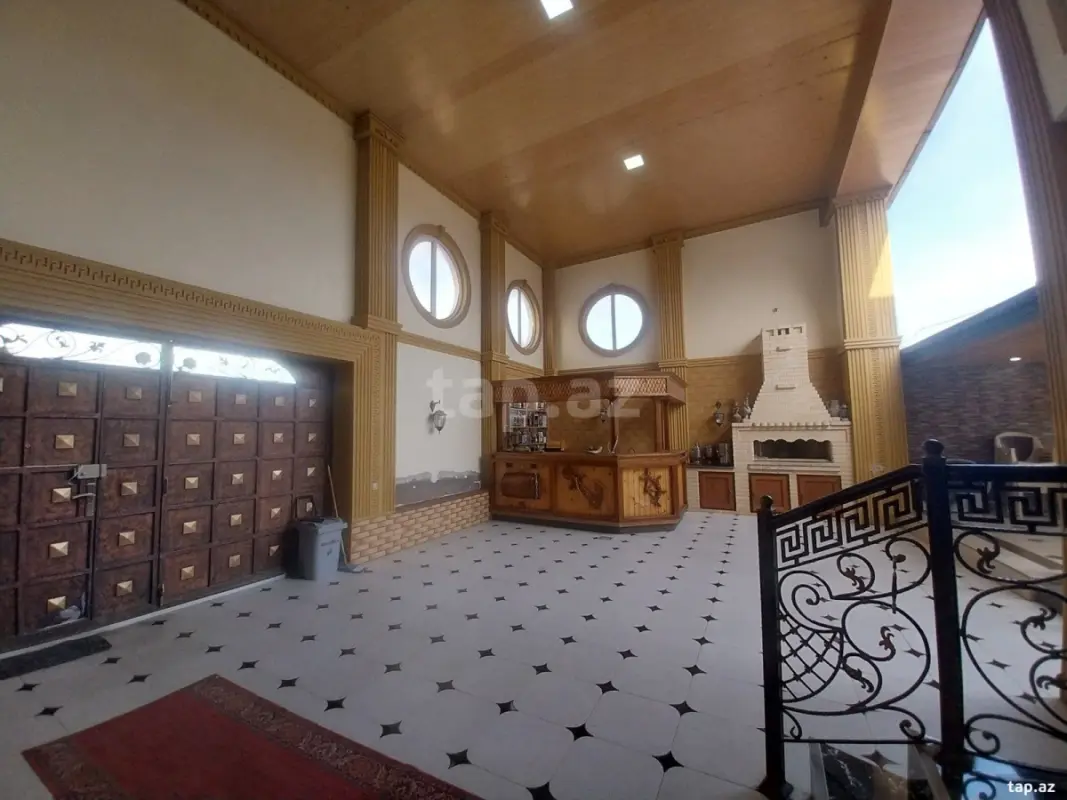 Satılır 5 otaqlı həyət evi 250 m²