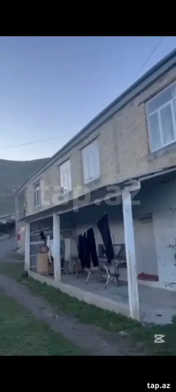 Satılır 5 otaqlı həyət evi 300 m²