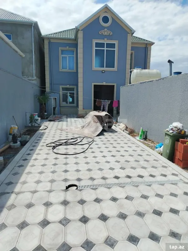 Satılır 7 otaqlı həyət evi 200 m²