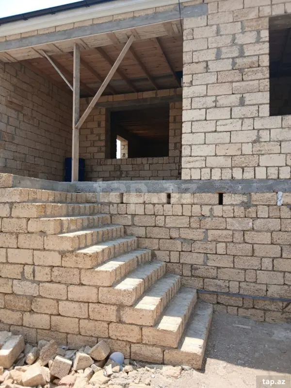 Satılır 4 otaqlı həyət evi 200 m²