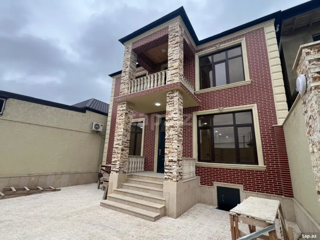 Satılır 6 otaqlı həyət evi 220 m²