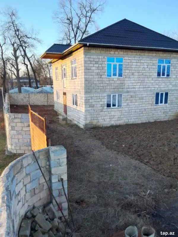 Satılır 4 otaqlı həyət evi 100 m²