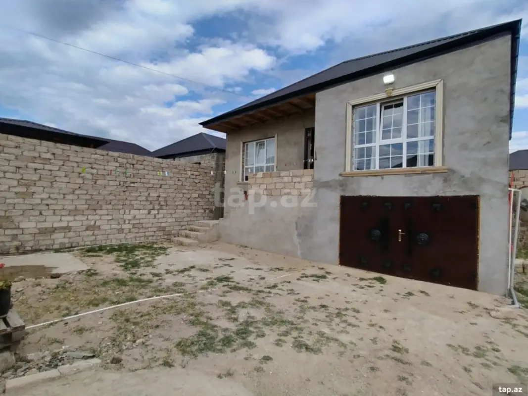 Satılır 4 otaqlı həyət evi 240 m²
