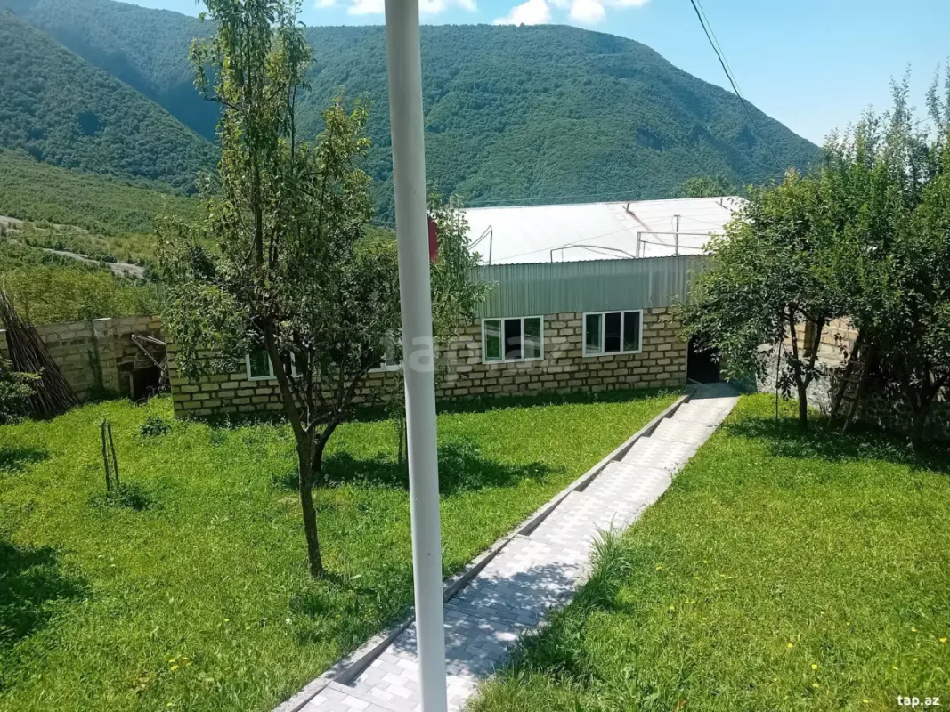 Satılır 4 otaqlı həyət evi 1000 m²
