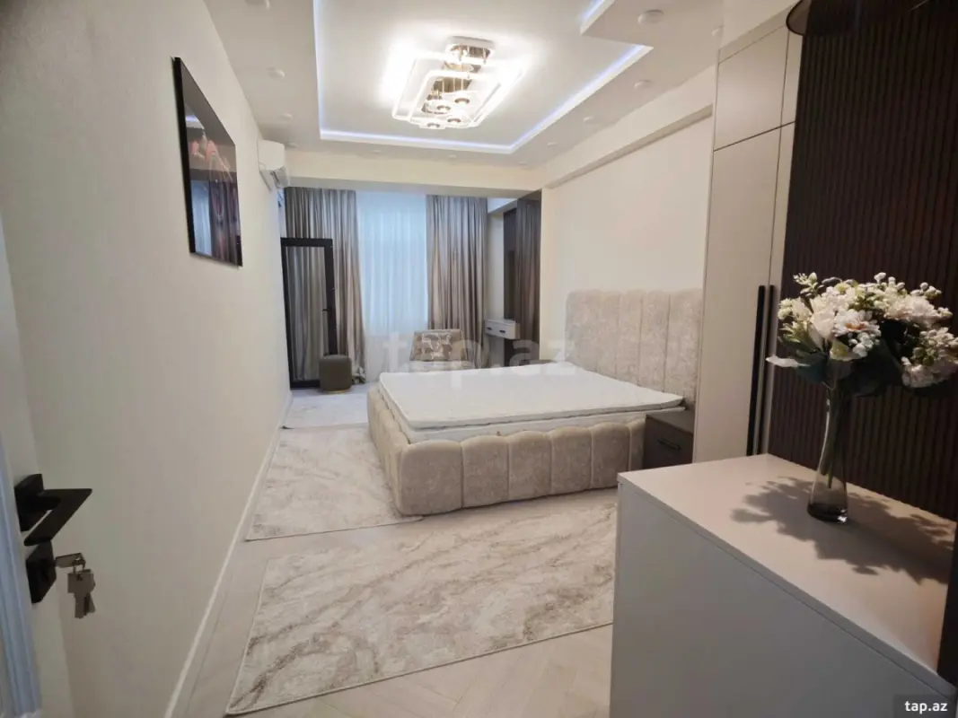 Satılır 3 otaqlı yeni tikili 140 m²