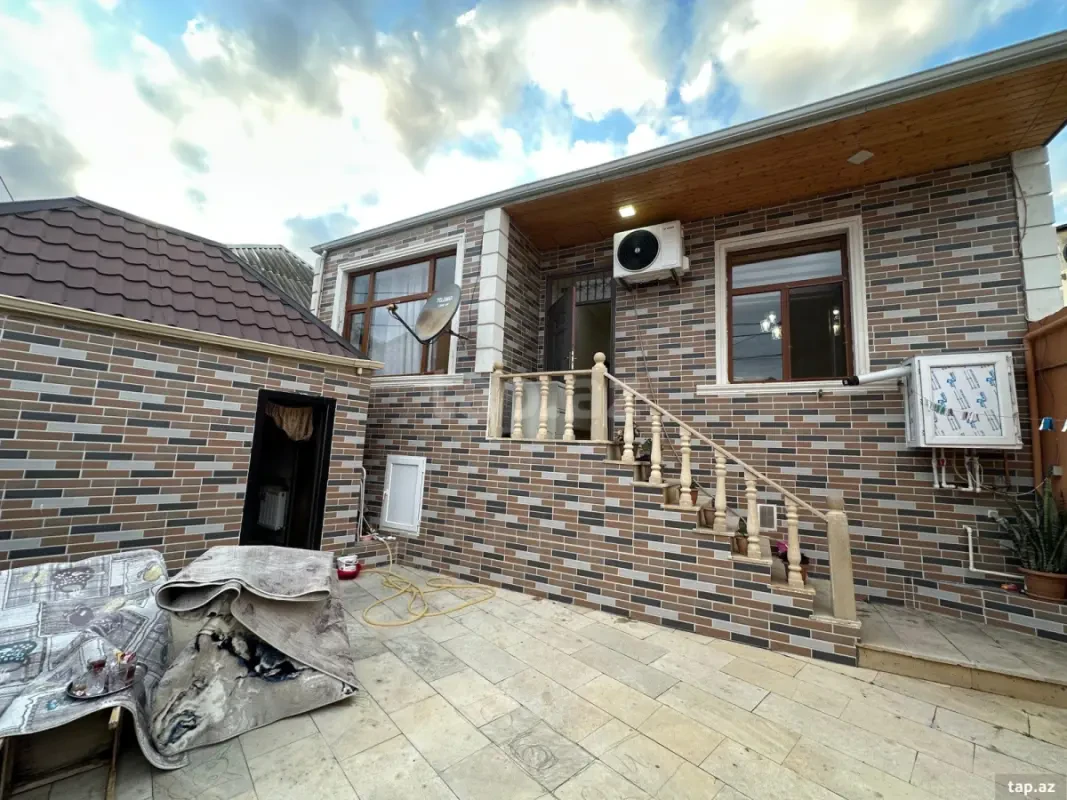 Satılır 3 otaqlı həyət evi 220 m²