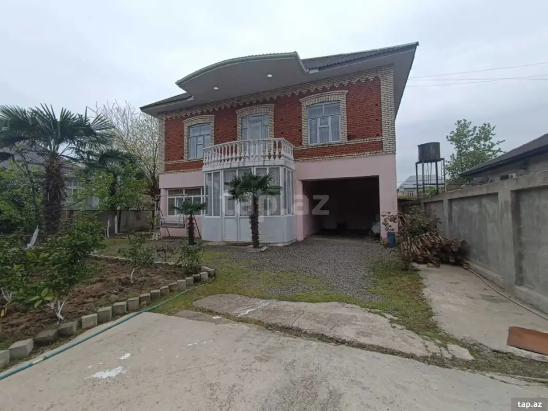 Satılır 4 otaqlı həyət evi 356 m²