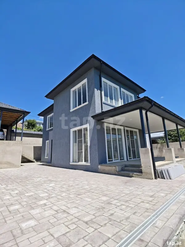 Satılır 8 otaqlı həyət evi 250 m²