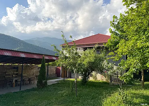 Kirayə verilir 7 otaqlı həyət evi 250 m² — Zaqatala 7 otaq 250.00 m²