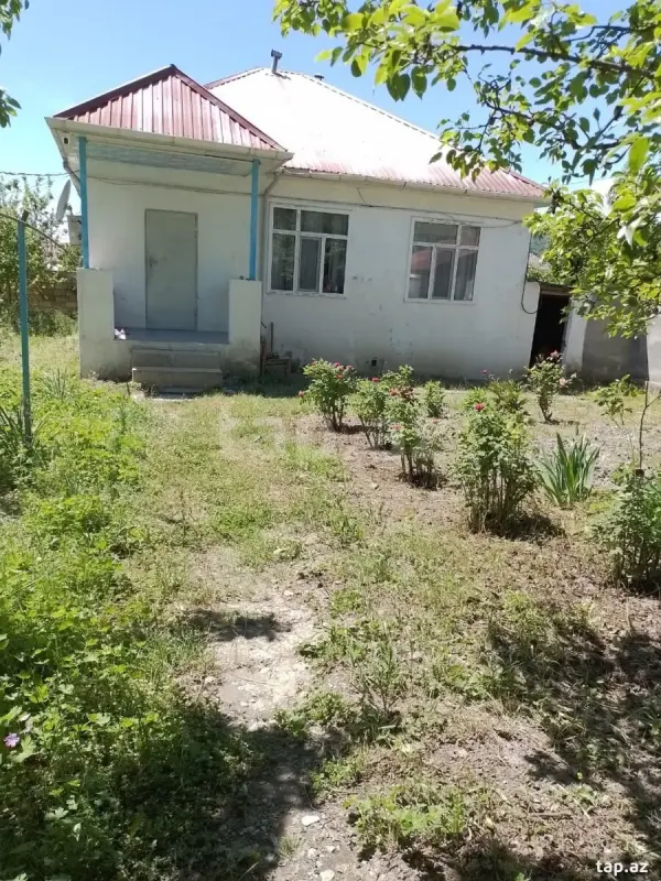 Satılır 3 otaqlı həyət evi 400 m²
