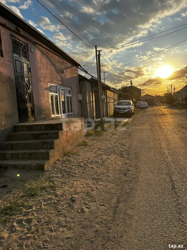 Satılır 3 otaqlı həyət evi 100 m²