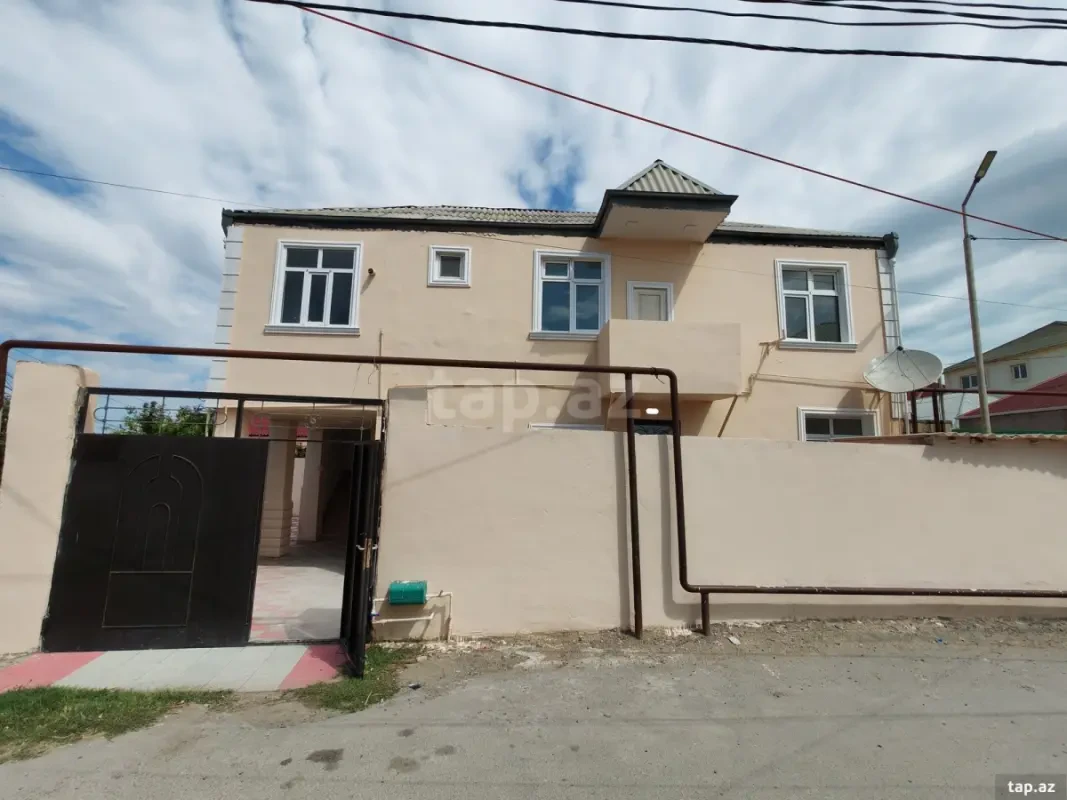Satılır 6 otaqlı həyət evi 200 m²