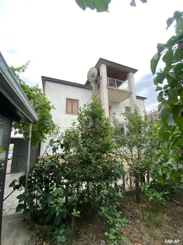 Satılır 7 otaqlı həyət evi 450 m²