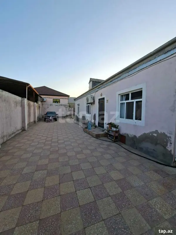 Satılır 5 otaqlı həyət evi 140 m²